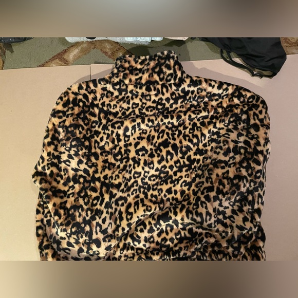 sweater - Picture 2 of 2